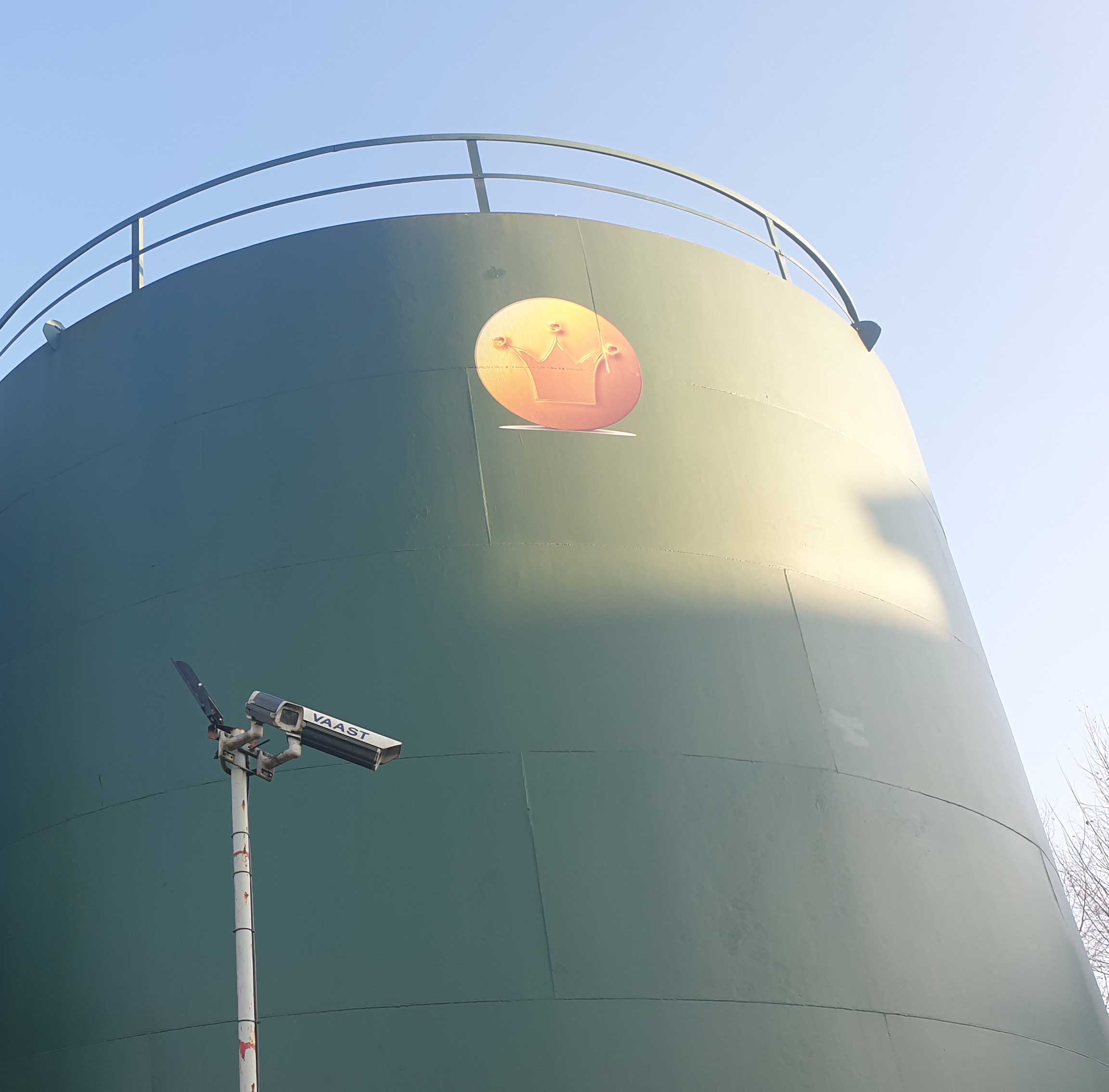 Crown Oil wins UKIFDA's Green Award for 2021 and supplies HVO fuel to first UK data centre.